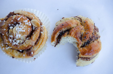 Cinnamon bun and cardamon bun bite