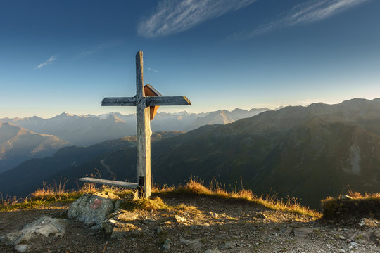 Gipfelkreuz im Zillertal in Tirol