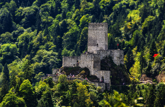 The castle, situated 15 km in the south of Camlihemsin province of Rize, was built in the XIII century by The Commenius and used by Trabzon Empire in the XV century. Ottoman Empire used this castle in