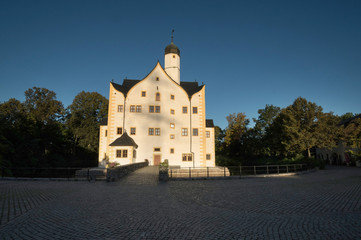 Fototapeta na wymiar Wasserschloss Klaffenbach im Morgenlicht, Chemnitz, Sachsen, Deutschland