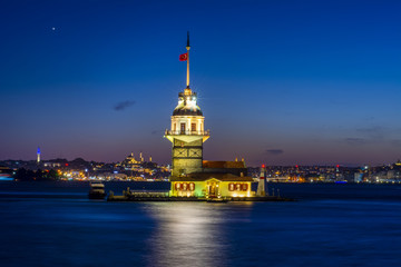 Fototapeta premium Maiden's Tower in istanbul, Turkey (KIZ KULESI - USKUDAR)