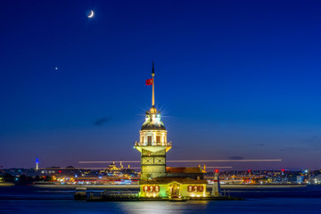 Obraz premium Maiden's Tower in istanbul, Turkey (KIZ KULESI - USKUDAR)