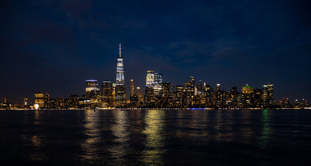 Fototapeta na wymiar panorama of downtown Manhattan at night