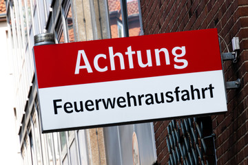 Obraz premium Achtung Feuerwehrausfahrt