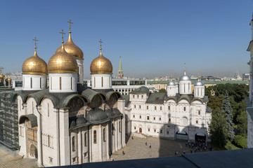 Успенский собор, Патриаршие палаты и церковь Двенадцати апостолов в Московском кремле.