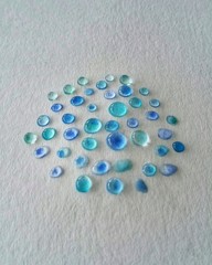 Papel con gotas de agua de colores