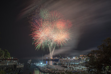 fuochi d'artificio sul mare