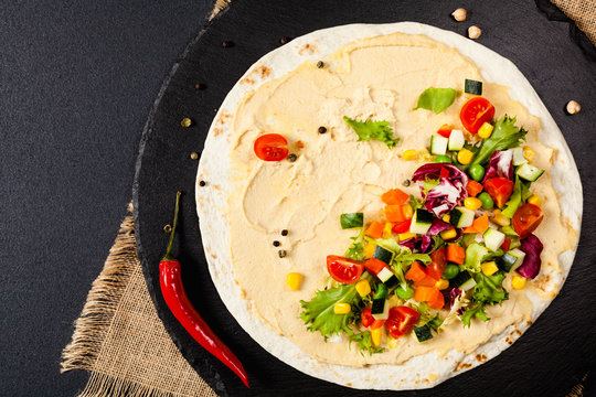 Tortilla with vegetables and hummus with chickpeas