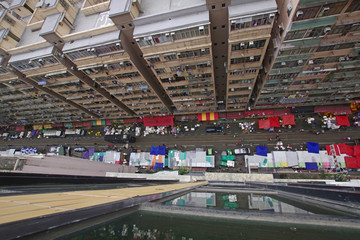 香港の集合住宅と市場