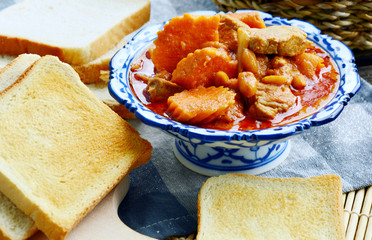 Massaman Curry with toast  (Thai name is Gaeng Massaman).
Massaman is one of the most famous Thai dishes