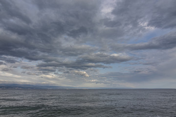 nuvole di temporale sul mare