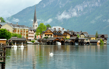 Fototapeta premium Spring In the morning at Hallstatt Salzkammergut Austria. Land of the mountains, land on the river (German is Land der Berge, Land am Strome)