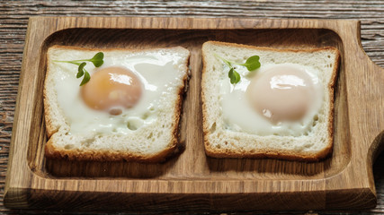 sandwich with fried egg and chives