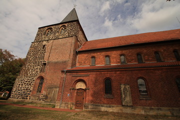 Spätromanische Kirche St. Osdag in Mandelsloh (Region Hannover)