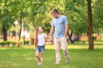 Fototapeta premium Happy father and daughter in green park