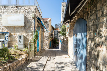 Fototapeta na wymiar A quiet street in the Jewish Quarter in the old town of Safed