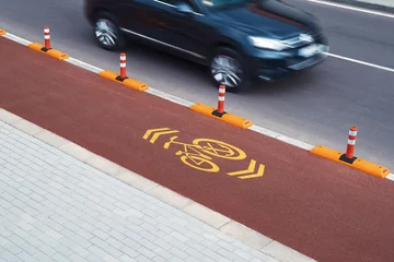 Crédence de cuisine en verre imprimé Vélo City cycle for cyclists, part of the roadway and part of the road for pedestrians. Fragment of the bike path. Blurred car. Infrastructure of the big city