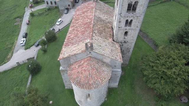 Mollo desde Drone. Pueblo con iglesia romanica en Gerona, Catalu&ntilde;a. Espa&ntilde;a - 4k Video
