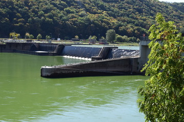 Schleusenanlage Müden an der Mosel