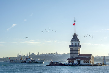 Fototapeta premium Maiden's Tower or Kiz Kulesi located in the middle of Bosporus, Istanbul 