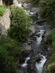 Rio en Beget. Pueblo bonito de Girona, Cataluña, España