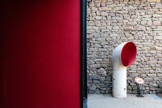 Mur rouge et briques, d&eacute;coration
