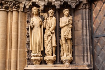 Skulpturen am Dom in Trier