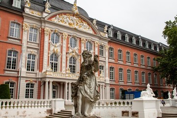 Fototapeta na wymiar Kurfürstliches Palais in Trier