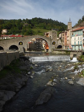 Puente de Camprodon. Pueblo medieval de Girona, Cataluña, España