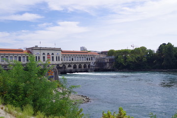 Fototapeta na wymiar Centrale hydroélectrique de Cusset