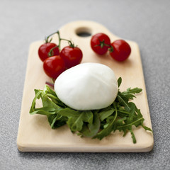 mozzarella with tomatoes and basil