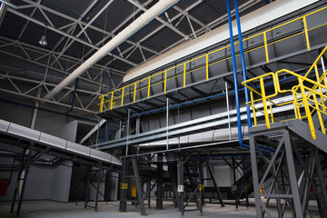 Central conveyor of the waste sorting plant.