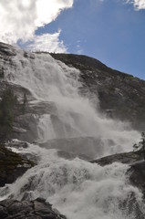 Langfossen Wasserfall