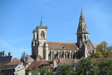 Fototapeta na wymiar Stiftskirche Notre-Dame in Semur-en-Auxois