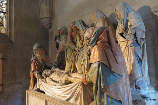 In der Kirche Notre Dame in Semur-en-Auxois, Burgund