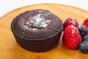 Brownie cake with berries