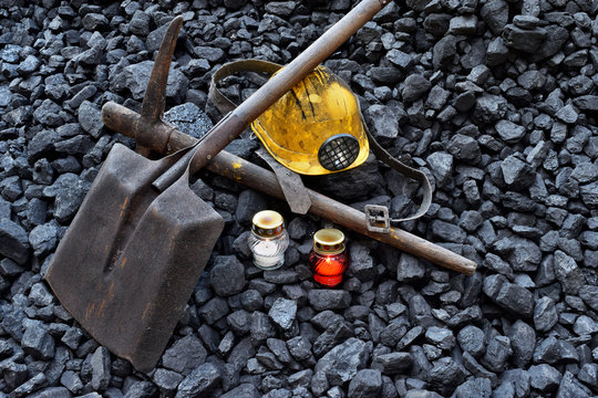 Vigil light, candle with the miner belongings (helmet, pickaxe, shovel, belt)