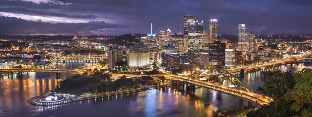 Fotobehang Pittsburgh stad skyline landschap uitzicht over de Monongahela en de Allegheny rivier © Aevan