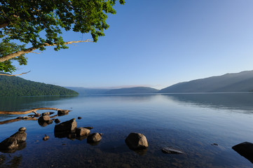 早朝の十和田湖
