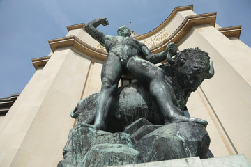 Statue Hercule domptant un Bison