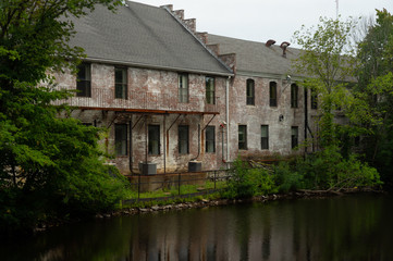 Fototapeta na wymiar old mill 