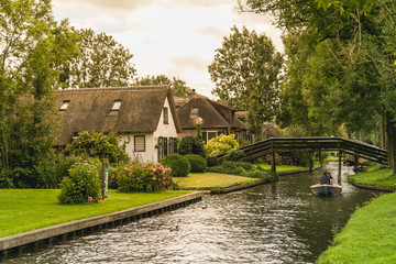 Fototapeta na wymiar Thatched Roof House in Giethoorn, Holland