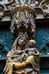 Fototapeta na wymiar Mary's Statue - St. Martin's Church in Colmar, France