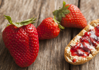 fraises et confiture maison