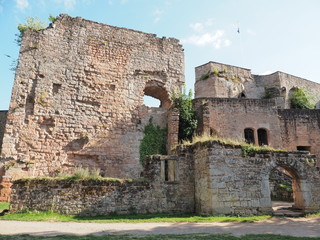Burg Nanstein – mittelalterliche Burgruine bei Landstuhl in der Westpfalz (Rheinland-Pfalz)  
