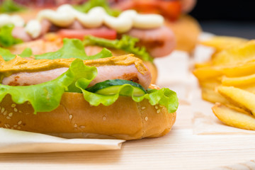 Sesame bun with grilled sausage and mustard