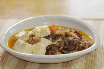 トマト風味の肉豆腐