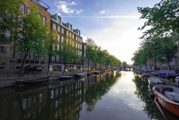 アムステルダムの河辺の風景
