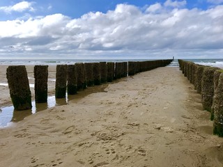 Fototapeta premium Wellenbrecher am Domburger Strand