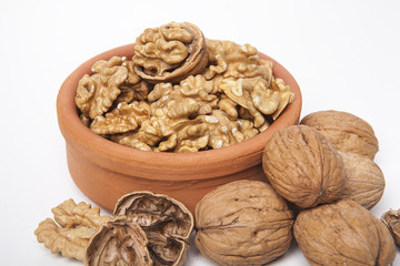 kırılmış ve bütün cevizler